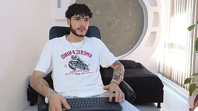 EmiraMiller – webcam model profile photo Image 6