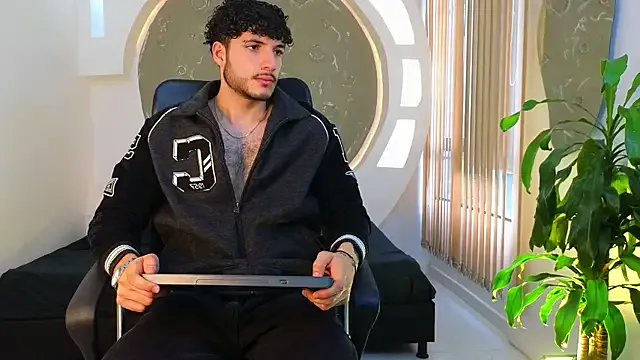 EmiraMiller – webcam model profile photo Image 7