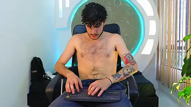 EmiraMiller – webcam model profile photo Image 8