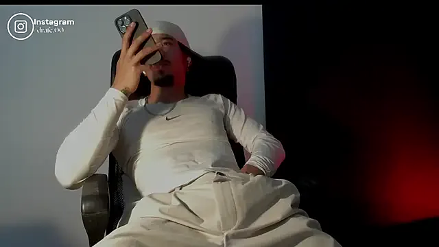 AyshaConnor – webcam model profile photo Image 19