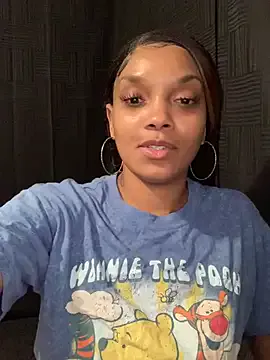 AdrianaAndrade – webcam model profile photo Image 2