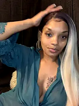 AdrianaAndrade – webcam model profile photo Image 4