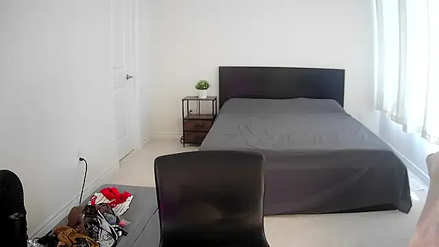 kamila_french – webcam model profile photo Image 2