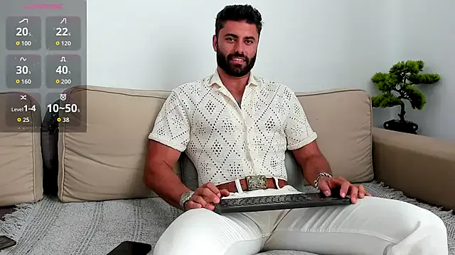 LT-333 – webcam model profile photo Image 13