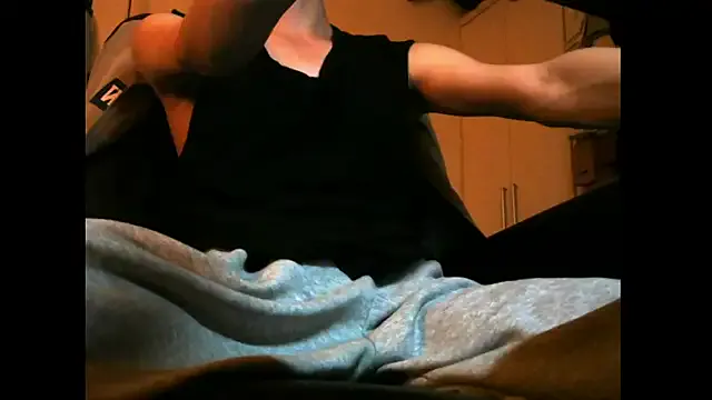 EmiBrow – webcam model profile photo Image 13