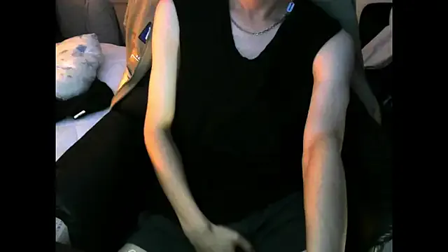 EmiBrow – webcam model profile photo Image 5