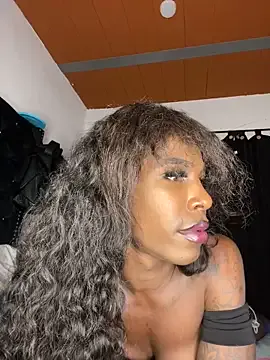 Dolce – webcam model profile photo Image 18