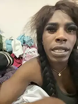 Dolce – webcam model profile photo Image 9