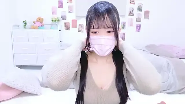 LeyahSummer – webcam model profile photo Image 15