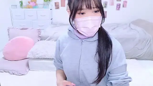 LeyahSummer – webcam model profile photo Image 4