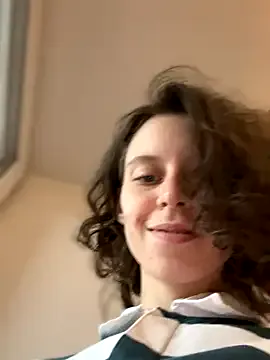 riri__nyan_o0 – webcam model profile photo Image 14