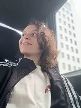 riri__nyan_o0 – webcam model profile photo Image 9