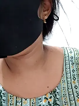 famouswomen – webcam model profile photo Image 7