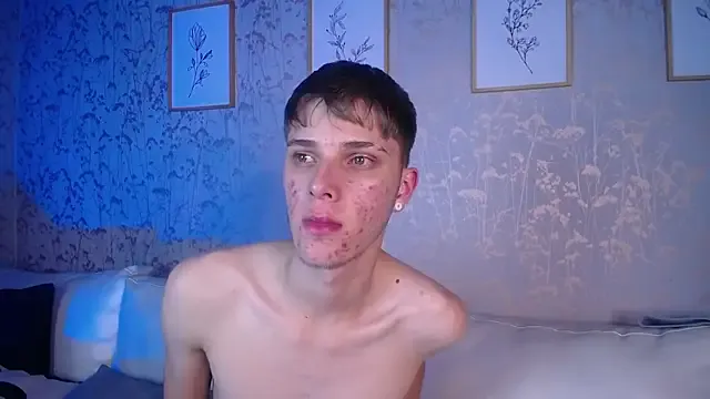 Carine – webcam model profile photo Image 6