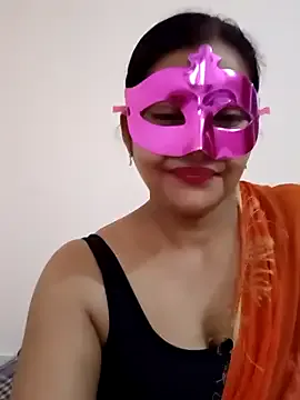 Dolce – webcam model profile photo Image 7