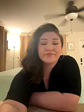 Carine – webcam model profile photo Image 3