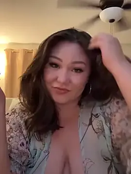 Carine – webcam model profile photo Image 4