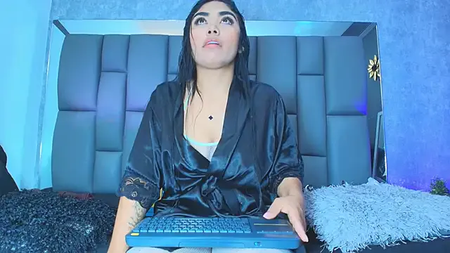 MarylinGlory – webcam model profile photo Image 2