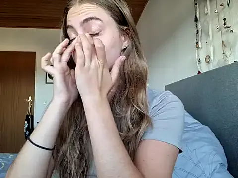 GiaVibey – webcam model profile photo Image 2