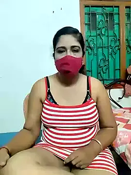 Dolce – webcam model profile photo Image 2