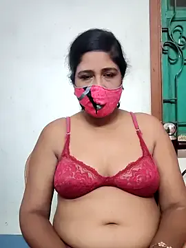 Dolce – webcam model profile photo Image 7