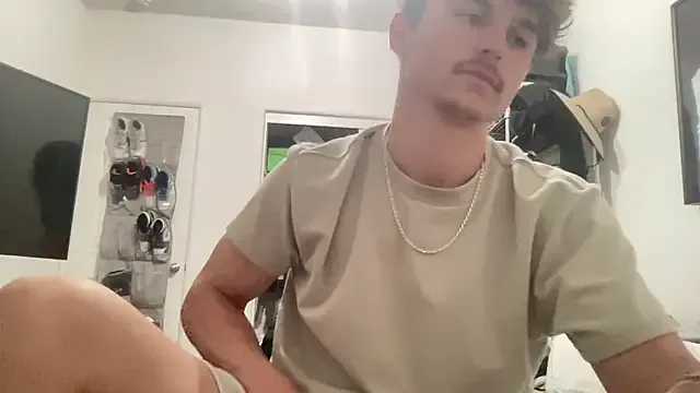 AishaHart – webcam model profile photo Image 3