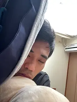 Dolce – webcam model profile photo Image 3