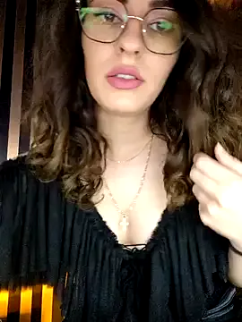 LallyRose – webcam model profile photo Image 4