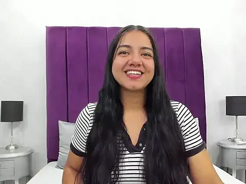 Dolce – webcam model profile photo Image 3