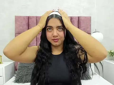 Dolce – webcam model profile photo Image 7