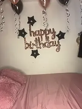 Dolce – webcam model profile photo Image 3