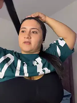 Dolce – webcam model profile photo Image 6