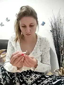 KateGale – webcam model profile photo Image 11