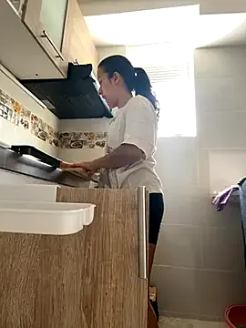 Dolce – webcam model profile photo Image 9