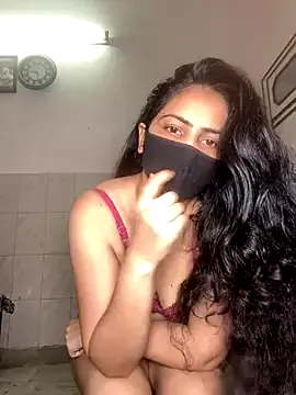 Bella – webcam model profile photo Image 4