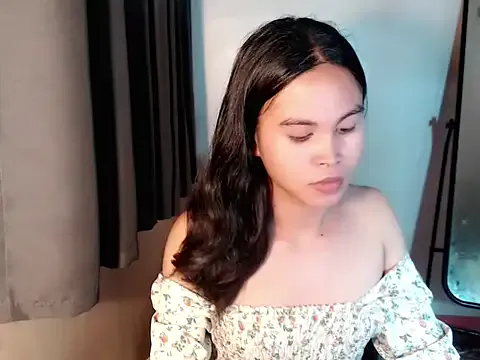 MollyBoston – webcam model profile photo Image 3