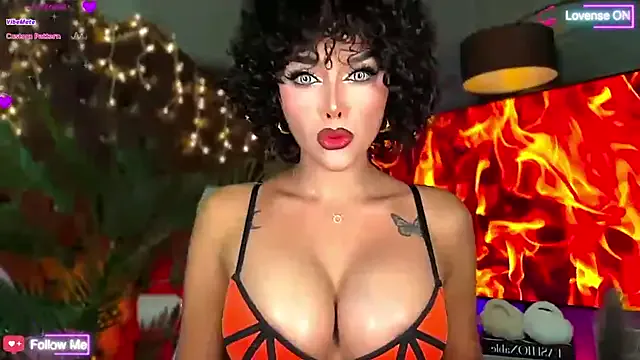 Dolce – webcam model profile photo Image 3