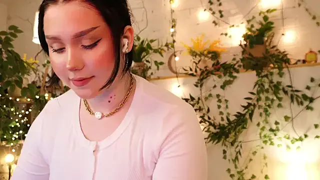 MainPleasure – webcam model profile photo Image 4