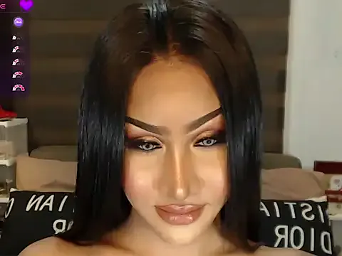 Dolce – webcam model profile photo Image 10