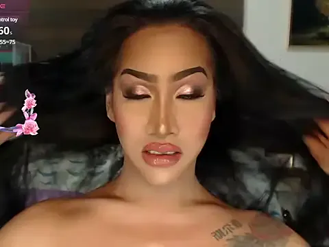 Dolce – webcam model profile photo Image 5