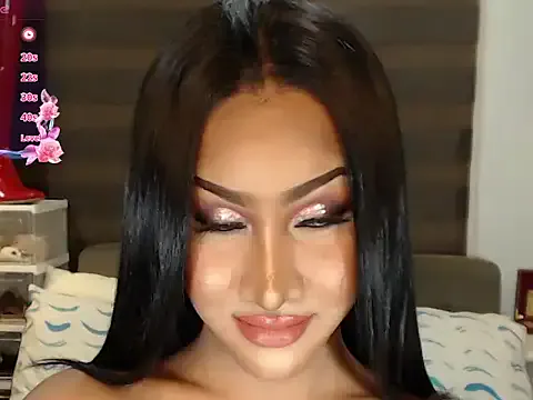 Dolce – webcam model profile photo Image 8