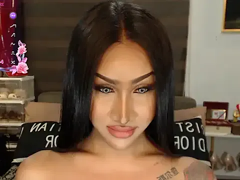 Dolce – webcam model profile photo Image 9