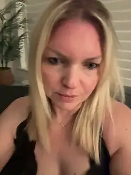 A33_asamin – webcam model profile photo Image 3