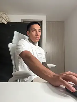 EmiraMiller – webcam model profile photo Image 12