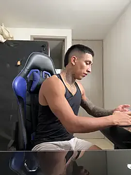 EmiraMiller – webcam model profile photo Image 3