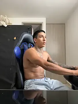 EmiraMiller – webcam model profile photo Image 7