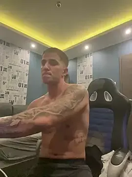 EmiraMiller – webcam model profile photo Image 3