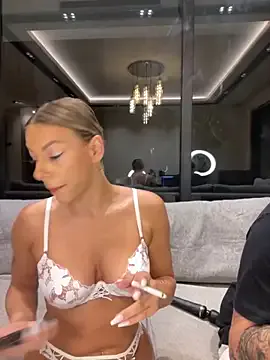 LaraCharm – webcam model profile photo Image 10