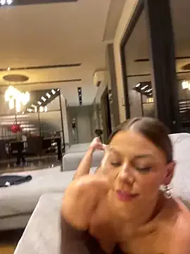 LaraCharm – webcam model profile photo Image 9