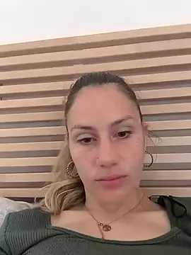 Skyller – webcam model profile photo Image 3